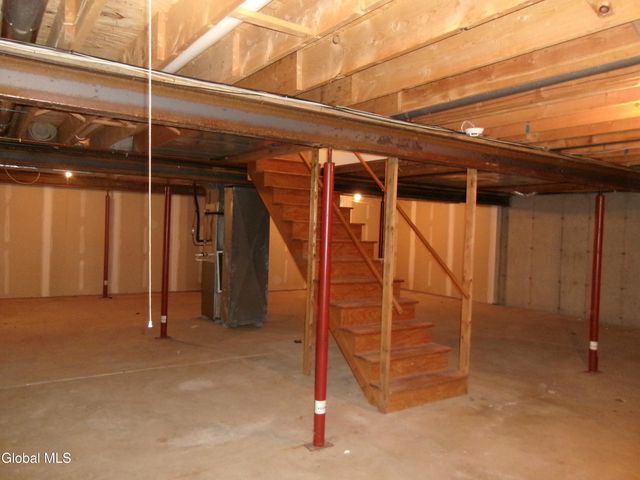 15 Pinecrest Drive, Niskayuna, NY 12309
