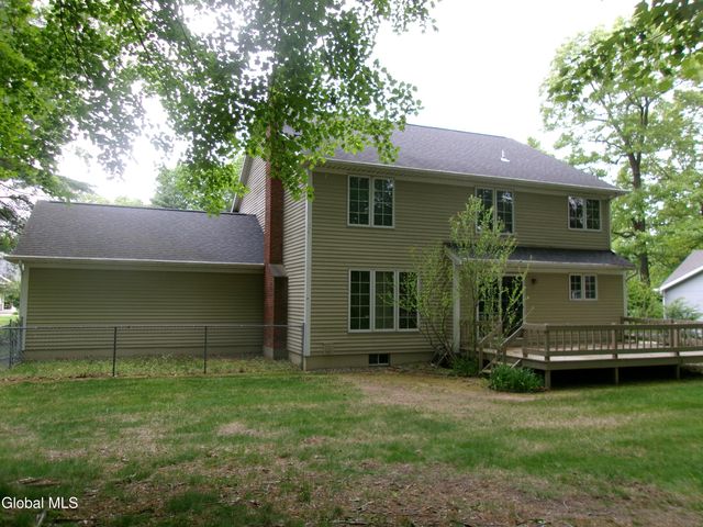 15 Pinecrest Drive, Niskayuna, NY 12309