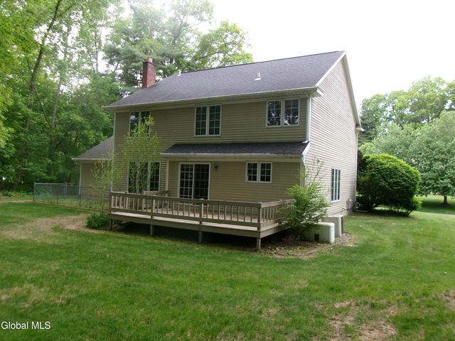 15 Pinecrest Drive, Niskayuna, NY 12309