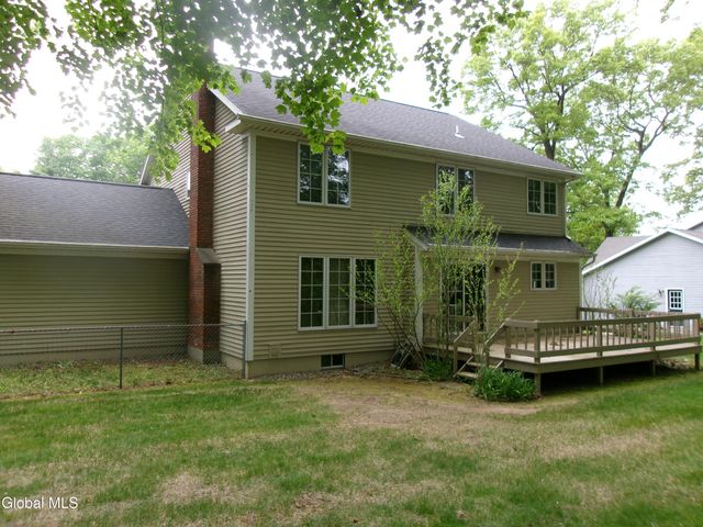 15 Pinecrest Drive, Niskayuna, NY 12309