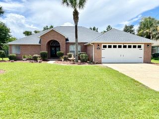 1979 Rue La Fontaine, Navarre, FL 32566