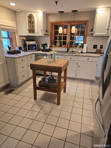 301 Steinmann Avenue, Middlebury, CT 06762