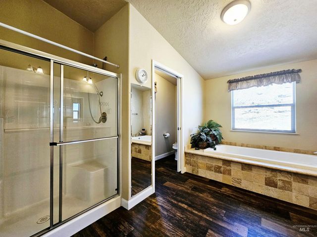 392 Vista View Dr, Lenore, ID 83541