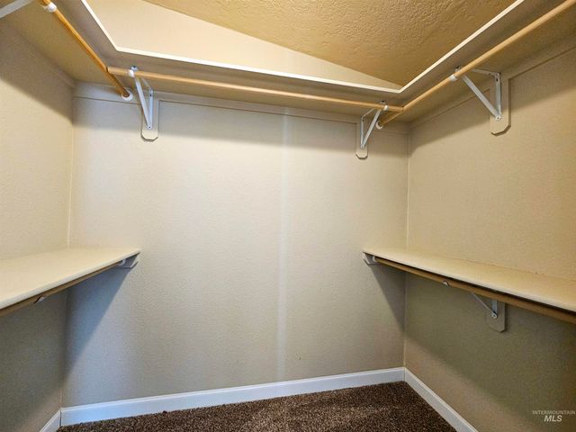 392 Vista View Dr, Lenore, ID 83541