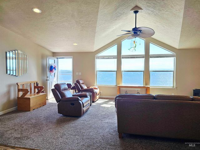 392 Vista View Dr, Lenore, ID 83541