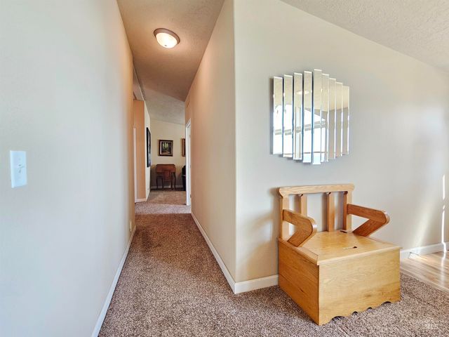 392 Vista View Dr, Lenore, ID 83541