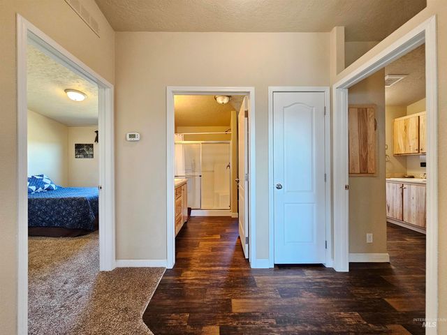 392 Vista View Dr, Lenore, ID 83541