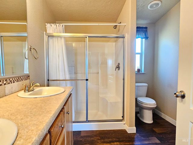 392 Vista View Dr, Lenore, ID 83541