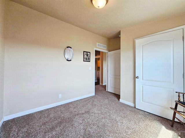 392 Vista View Dr, Lenore, ID 83541
