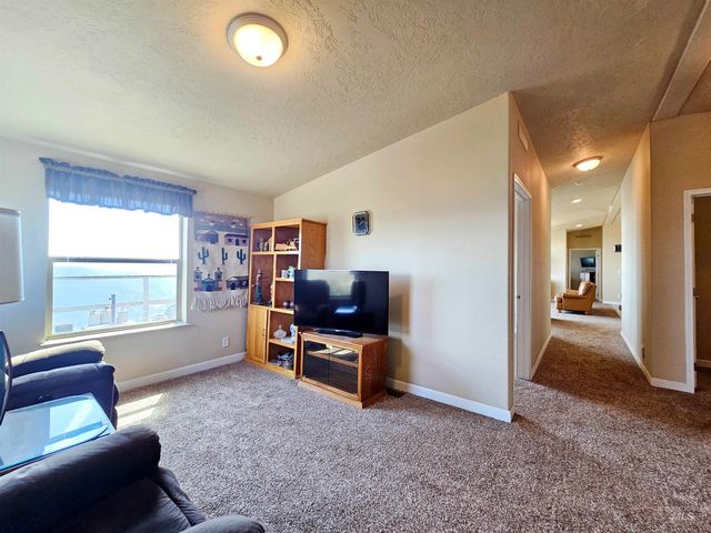 392 Vista View Dr, Lenore, ID 83541