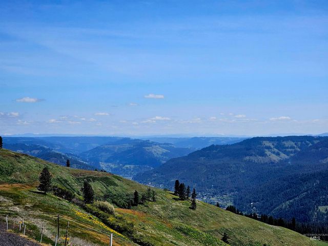 392 Vista View Dr, Lenore, ID 83541