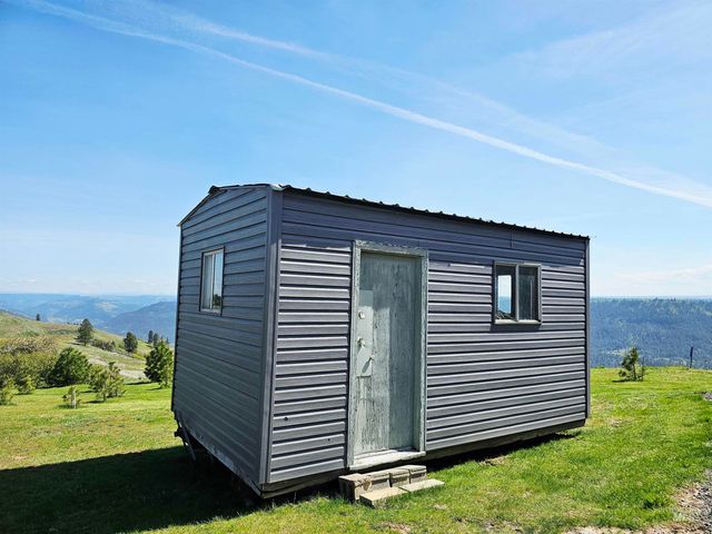 392 Vista View Dr, Lenore, ID 83541