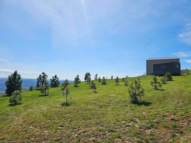 392 Vista View Dr, Lenore, ID 83541