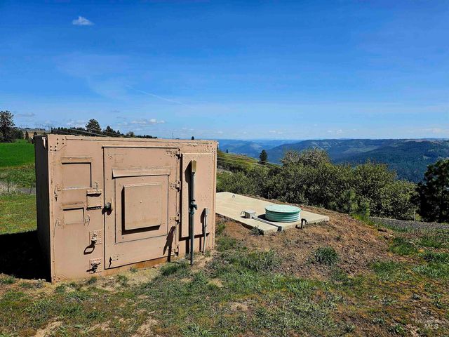 392 Vista View Dr, Lenore, ID 83541