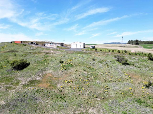 392 Vista View Dr, Lenore, ID 83541