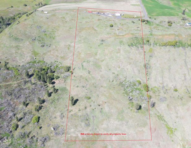 392 Vista View Dr, Lenore, ID 83541