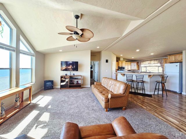 392 Vista View Dr, Lenore, ID 83541