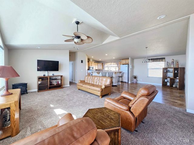 392 Vista View Dr, Lenore, ID 83541
