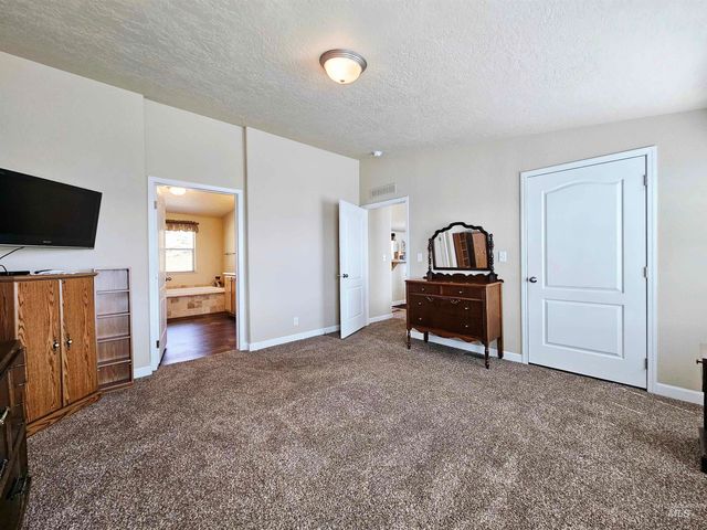 392 Vista View Dr, Lenore, ID 83541