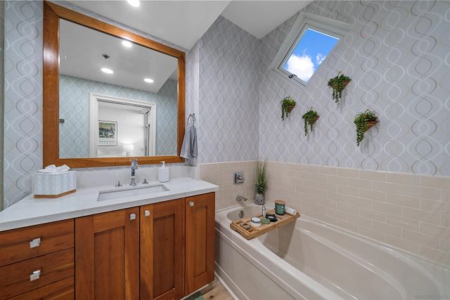 700 W Harbor Drive TH5, San Diego, CA 92101