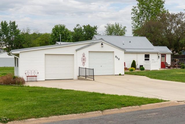 512 Day, Parkersburg, IA 50665