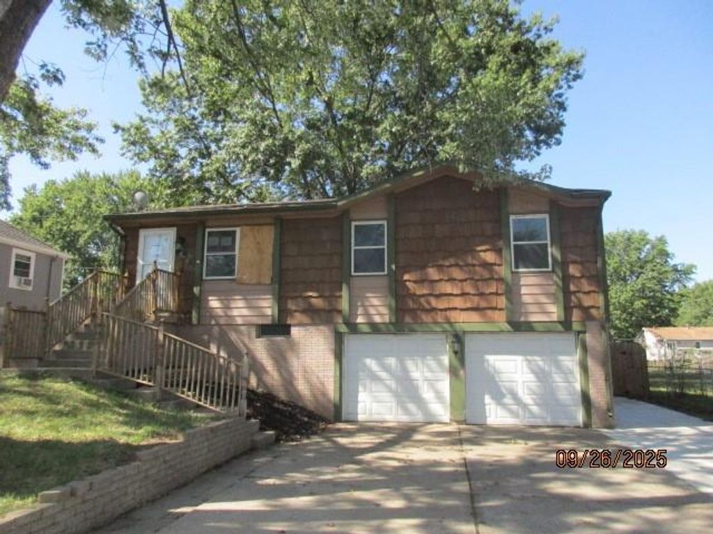 658 N Mohican Drive, Independence, MO 64056