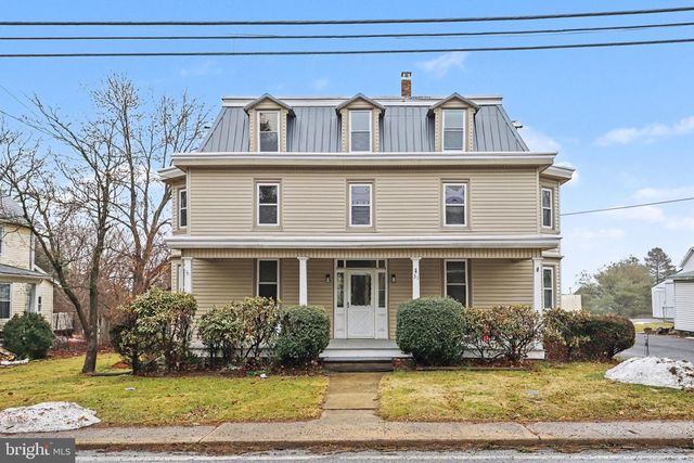 31 N MARKET ST, Fawn Grove, PA 17321