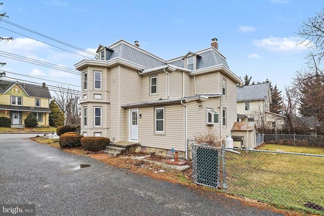 31 N MARKET ST, Fawn Grove, PA 17321