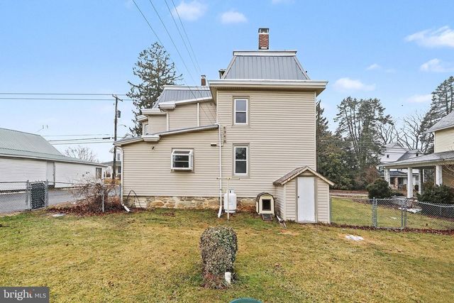 31 N MARKET ST, Fawn Grove, PA 17321