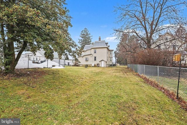 31 N MARKET ST, Fawn Grove, PA 17321