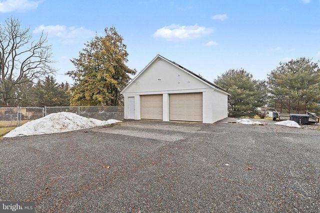 31 N MARKET ST, Fawn Grove, PA 17321