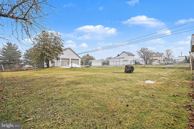 31 N MARKET ST, Fawn Grove, PA 17321