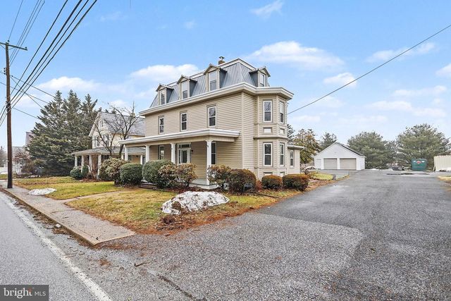 31 N MARKET ST, Fawn Grove, PA 17321