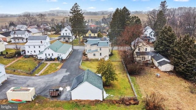 31 N MARKET ST, Fawn Grove, PA 17321