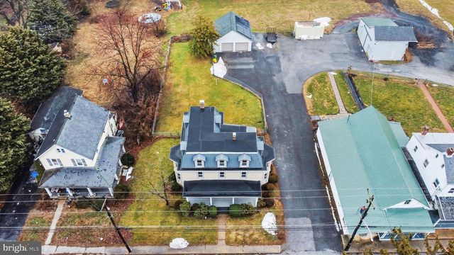 31 N MARKET ST, Fawn Grove, PA 17321