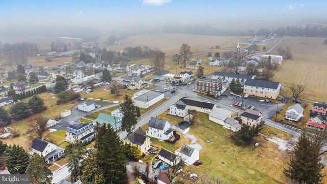 31 N MARKET ST, Fawn Grove, PA 17321