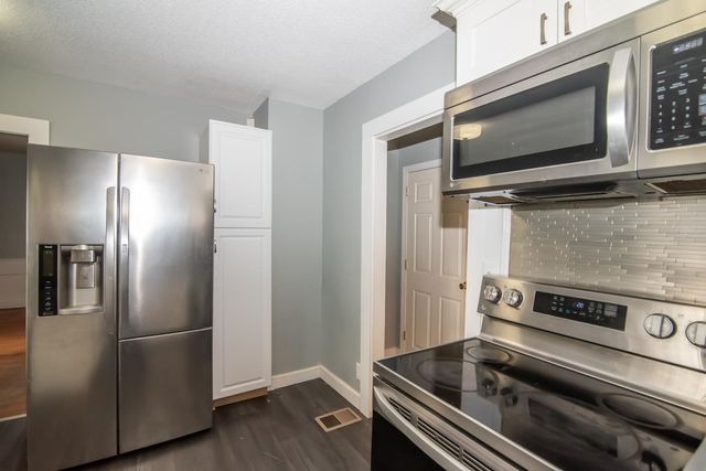 10 Auburn Road, Londonderry, NH 03053