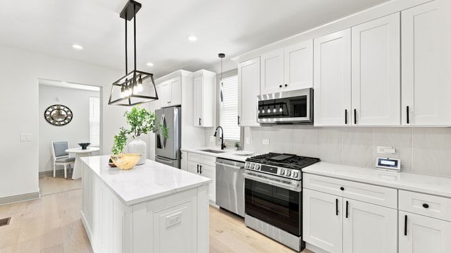 1223 W 112th Street, Chicago, IL 60643