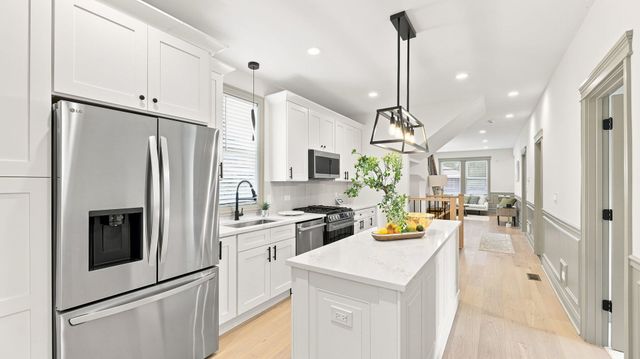 1223 W 112th Street, Chicago, IL 60643