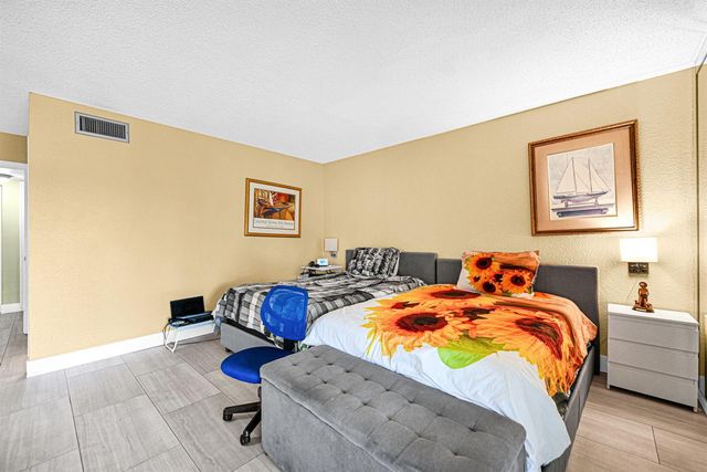 363 N Rock Island Road 205, Margate, FL 33063