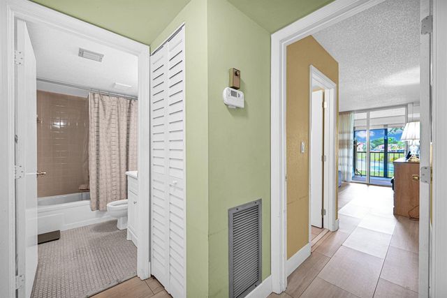 363 N Rock Island Road 205, Margate, FL 33063
