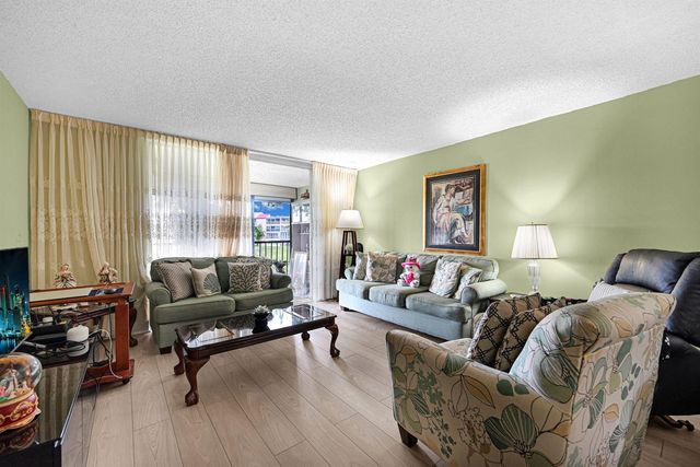 363 N Rock Island Road 205, Margate, FL 33063