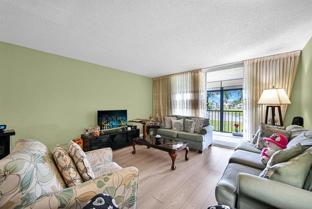 363 N Rock Island Road 205, Margate, FL 33063