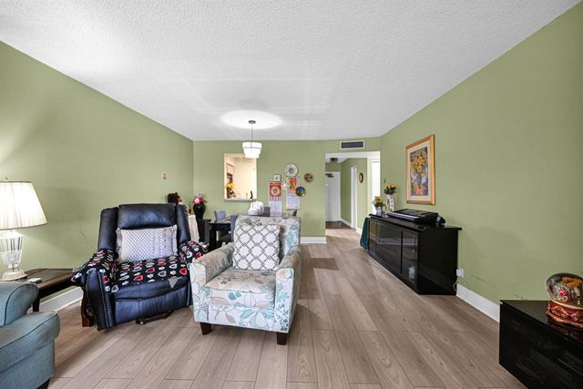 363 N Rock Island Road 205, Margate, FL 33063