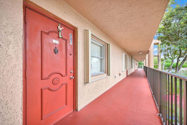 363 N Rock Island Road 205, Margate, FL 33063