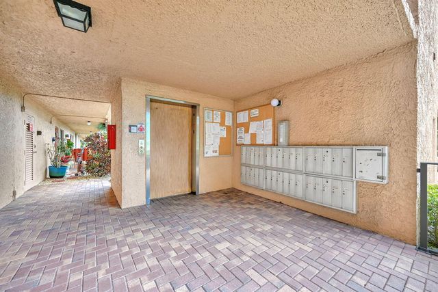 363 N Rock Island Road 205, Margate, FL 33063