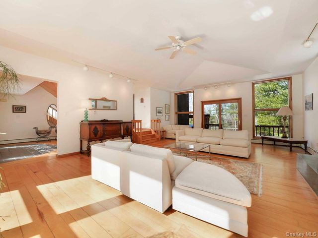 118 Split Rock Drive, Barryville, NY 12719