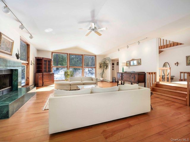 118 Split Rock Drive, Barryville, NY 12719