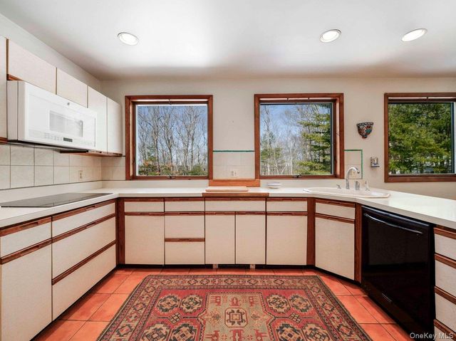 118 Split Rock Drive, Barryville, NY 12719