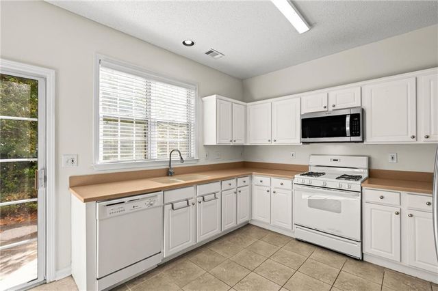 3840 Ridgefair Drive, Cumming, GA 30040